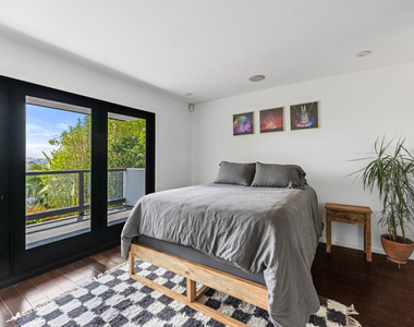 2300 Ronda Vista Drive - Photo Thumbnail 17