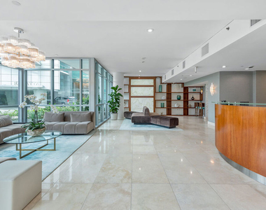 13650 Marina Pointe Drive - Photo Thumbnail 47