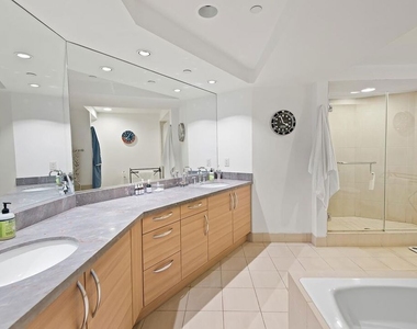 13650 Marina Pointe Drive - Photo Thumbnail 18