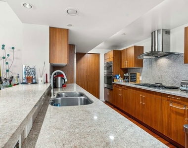 13650 Marina Pointe Drive - Photo Thumbnail 12