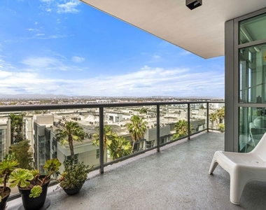 13650 Marina Pointe Drive - Photo Thumbnail 1