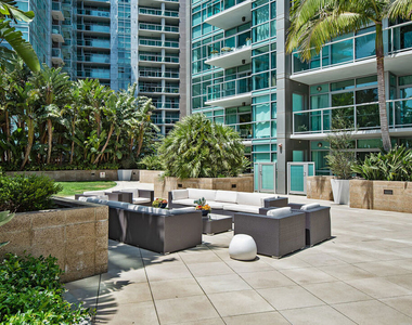 13650 Marina Pointe Drive - Photo Thumbnail 31