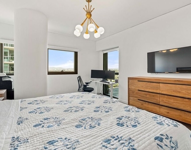 13650 Marina Pointe Drive - Photo Thumbnail 10