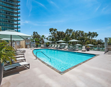 13650 Marina Pointe Drive - Photo Thumbnail 25
