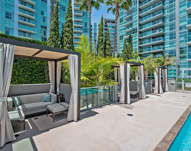 13650 Marina Pointe Drive - Photo Thumbnail 29