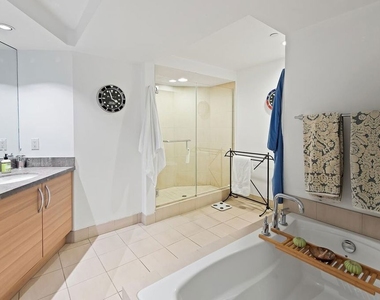 13650 Marina Pointe Drive - Photo Thumbnail 19