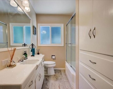 4847 Crown Avenue - Photo Thumbnail 9