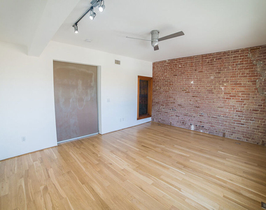 8 Brooks Avenue - Photo Thumbnail 9