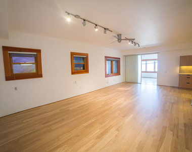 8 Brooks Avenue - Photo Thumbnail 4