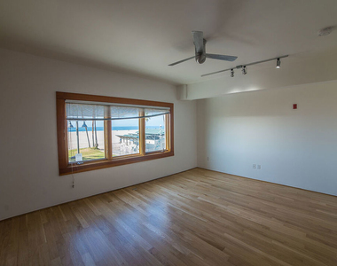 8 Brooks Avenue - Photo Thumbnail 5