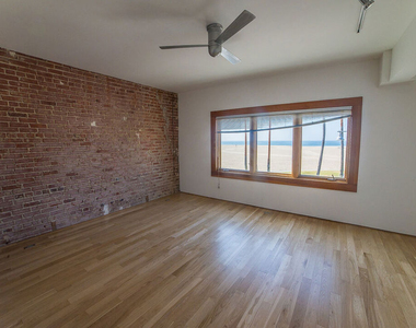 8 Brooks Avenue - Photo Thumbnail 11