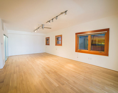 8 Brooks Avenue - Photo Thumbnail 6