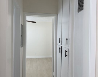 213 S Alexandria Avenue - Photo Thumbnail 13