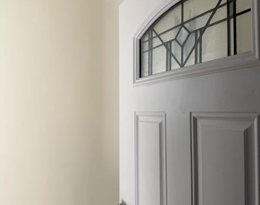 213 S Alexandria Avenue - Photo Thumbnail 2
