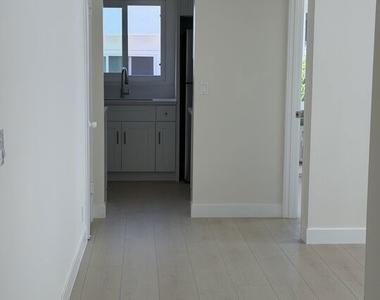 213 S Alexandria Avenue - Photo Thumbnail 3