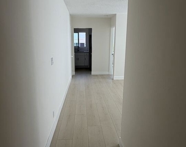 213 S Alexandria Avenue - Photo Thumbnail 4