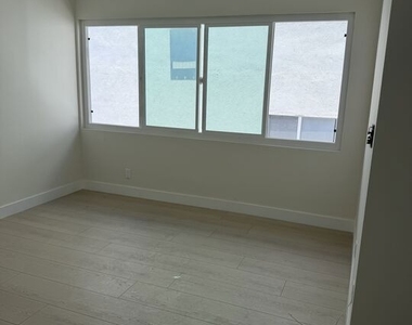 213 S Alexandria Avenue - Photo Thumbnail 6