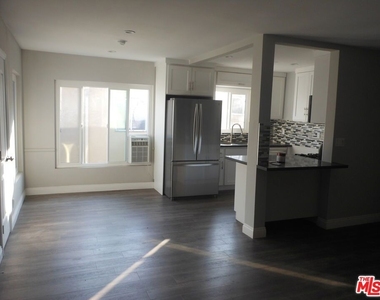 213 S Alexandria Avenue - Photo Thumbnail 3