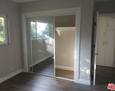 213 S Alexandria Avenue - Photo Thumbnail 4