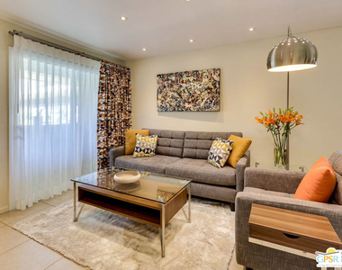 420 N Villa Court - Photo Thumbnail 2