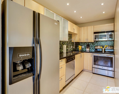 420 N Villa Court - Photo Thumbnail 9