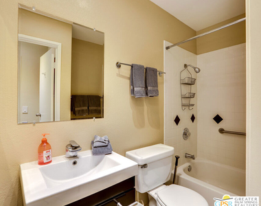420 N Villa Court - Photo Thumbnail 14