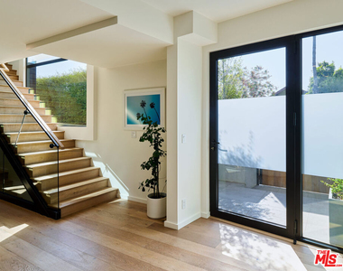 330 Rennie Avenue - Photo Thumbnail 3