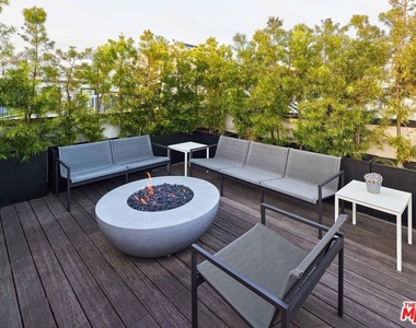 330 Rennie Avenue - Photo Thumbnail 18
