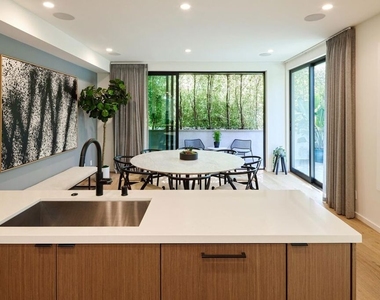 330 Rennie Avenue - Photo Thumbnail 7
