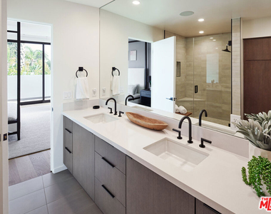 330 Rennie Avenue - Photo Thumbnail 13