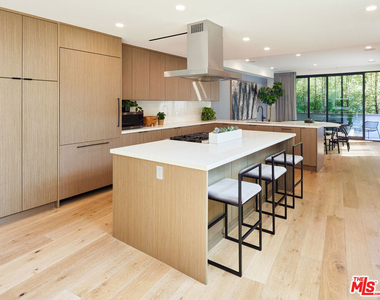 330 Rennie Avenue - Photo Thumbnail 6