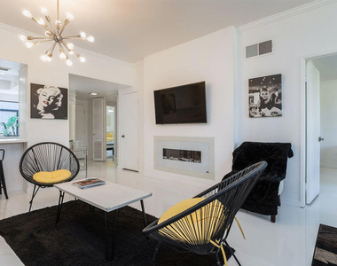 689 N Majorca Circle - Photo Thumbnail 4