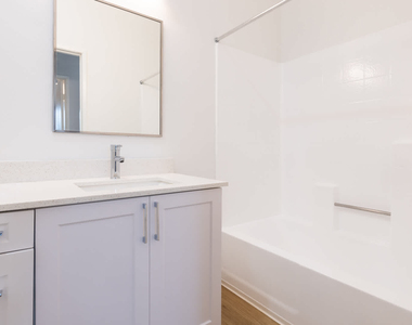 23100 Avenue San Luis - Photo Thumbnail 5