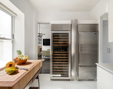 26 E 63rd St - Photo Thumbnail 6