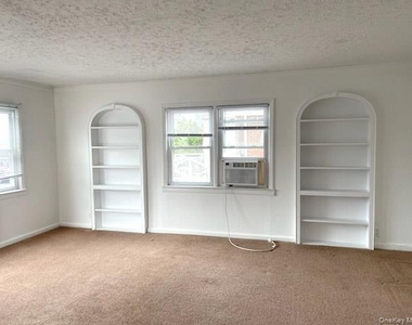364 E Broadway - Photo Thumbnail 2
