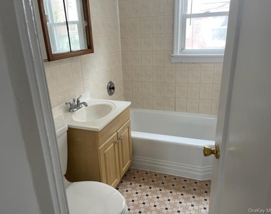 364 E Broadway - Photo Thumbnail 11