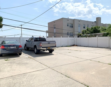 364 E Broadway - Photo Thumbnail 13