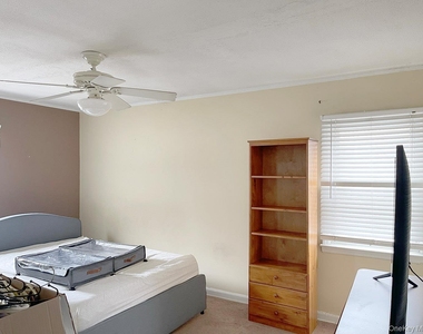 364 E Broadway - Photo Thumbnail 10