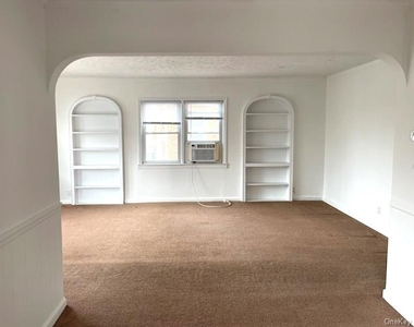 364 E Broadway - Photo Thumbnail 6