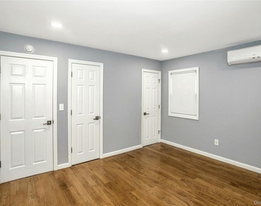 865 Grand Boulevard - Photo Thumbnail 13
