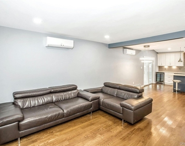 865 Grand Boulevard - Photo Thumbnail 8