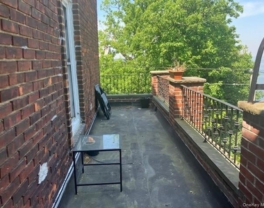 378 Sea Cliff Avenue - Photo Thumbnail 6
