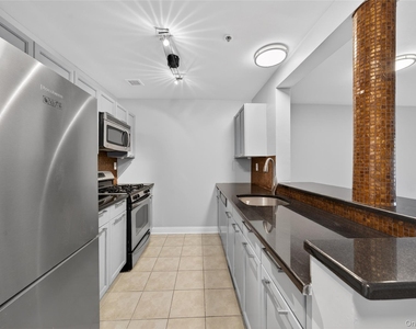 130 Post Avenue - Photo Thumbnail 6
