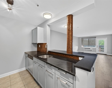 130 Post Avenue - Photo Thumbnail 5