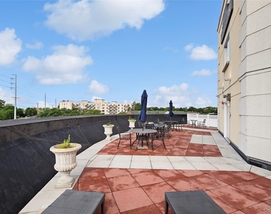 130 Post Avenue - Photo Thumbnail 2