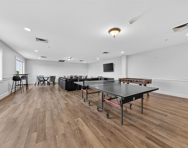 130 Post Avenue - Photo Thumbnail 17
