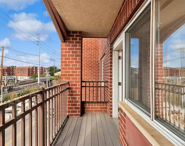 130 Post Avenue - Photo Thumbnail 1