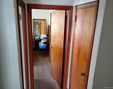 93 E Railroad Avenue - Photo Thumbnail 6