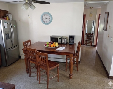 93 E Railroad Avenue - Photo Thumbnail 5