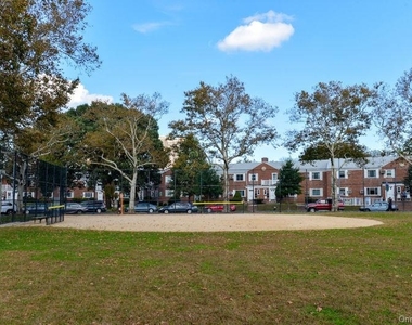 261-72 Langstone Ave Avenue - Photo Thumbnail 3